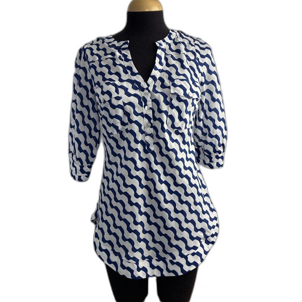 41 Hawthorn women’s size S blue print 3/4 sleeve pockets 1/2 button v neck top